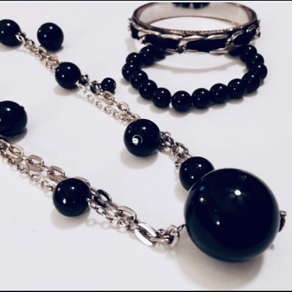 NWOT Necklace & bracelets  ( women)
